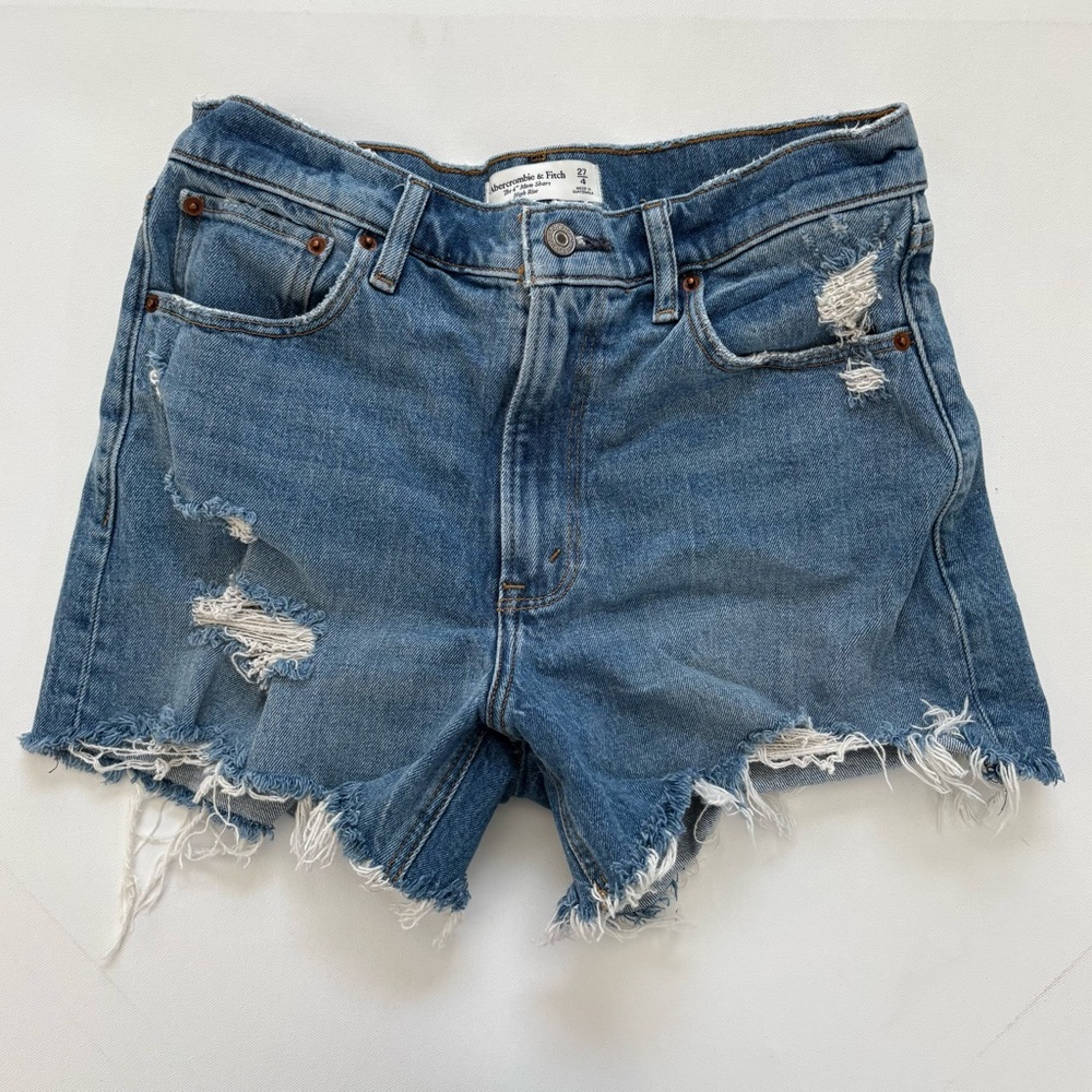 Women’s Abercrombie & Fitch 4” High-rise Mom Jean Shorts Size 27/4